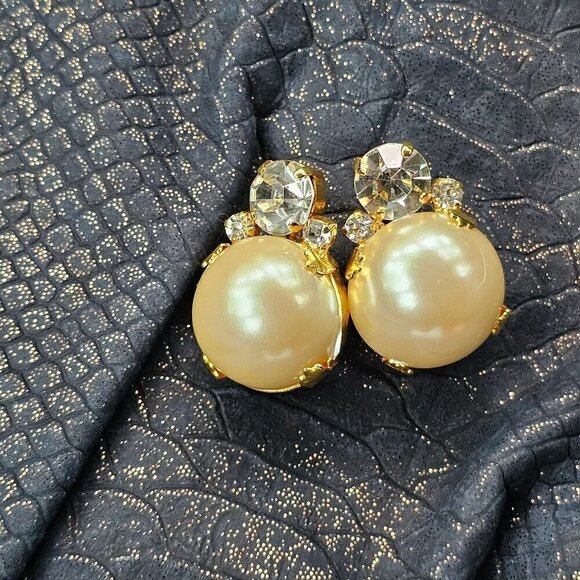 Vintage Les Bernard Gold Tone Large Faux Pearl & Rhinestone Clip-On Earrings - Picture 2 of 7